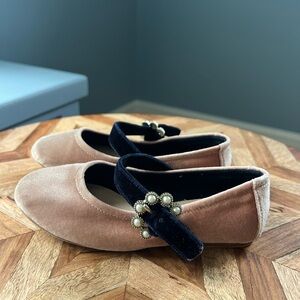 Adorable Zara Velvet Dress Shoes Size 29